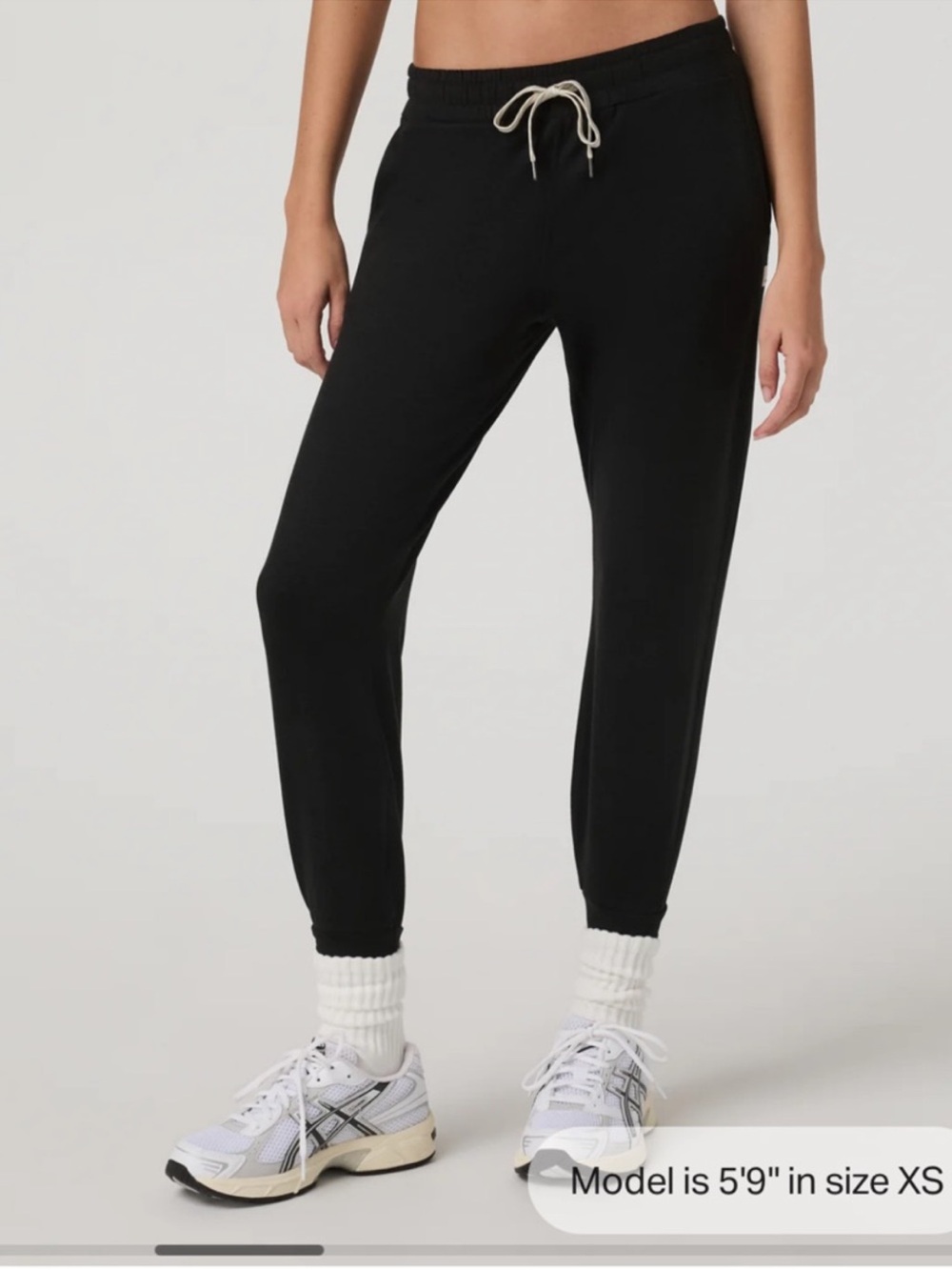 Vuori Women’s Black Performance Jogger Medium Long
